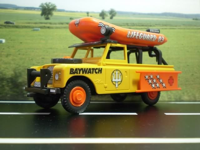 Land - Rover Defender Baywatch